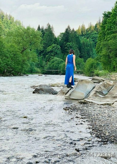 angelamom hot actress galleries