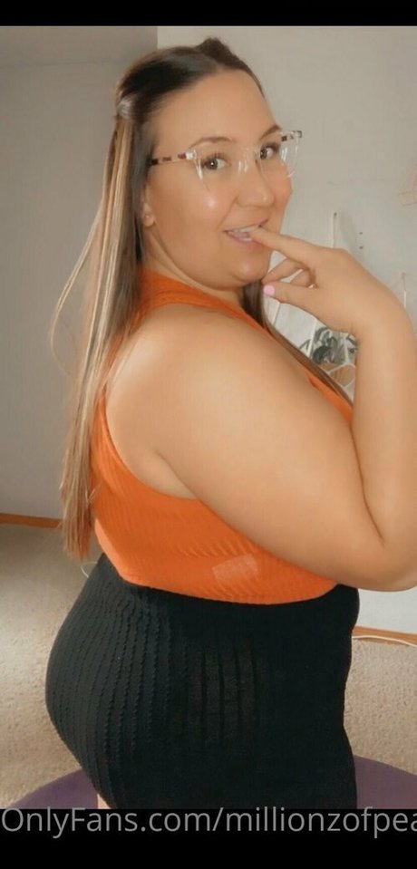 millionzofpeaches erotic pornstar images