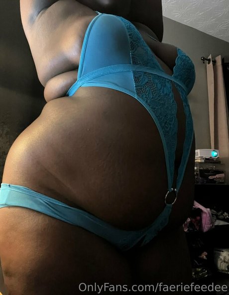 faeriefeedee naked pornstar image