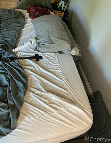 mcherryyy naked star pictures