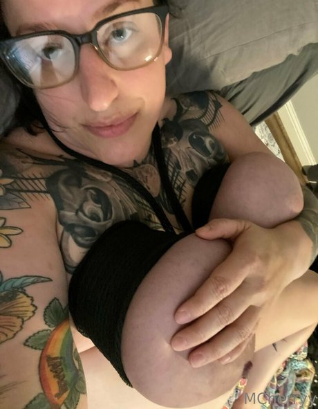 mcherryyy naked model photos