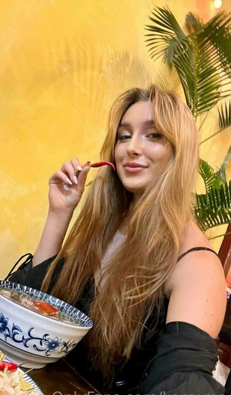 kerry me model hd gallery