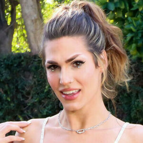 Kalli Grace pretty actress pictures