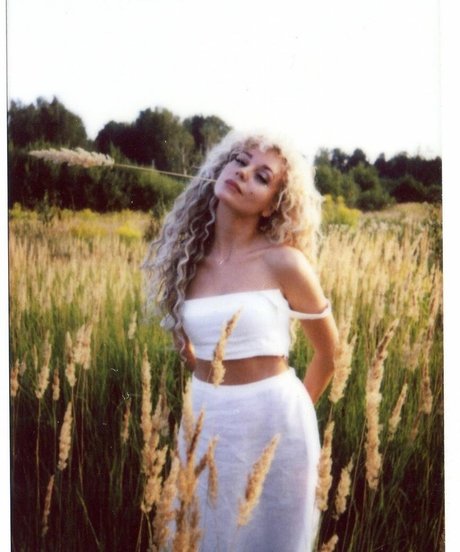 Kristina Asmus hot star image