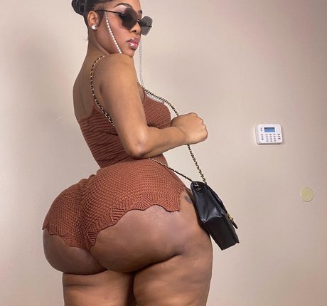 Missdridri exclusive star picture