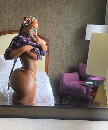 Missdridri model naked photo