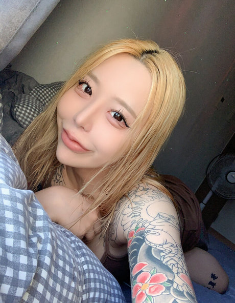 Jee i queen_ naked pornstar pic