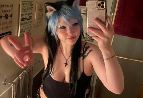 cute onlyfans adult pic