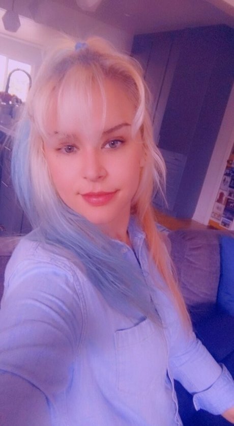 skinny shemale onlyfans erotic pic