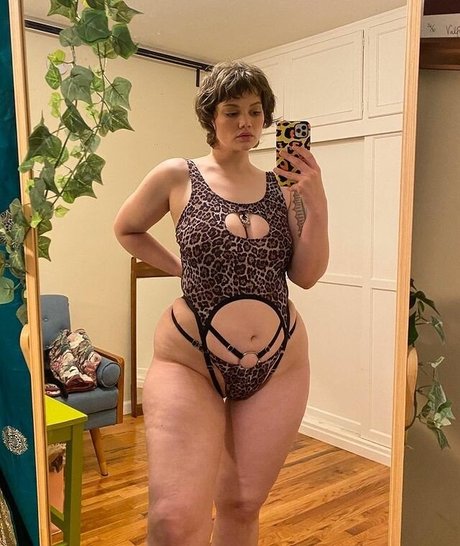 isabel hendrix model adult photos