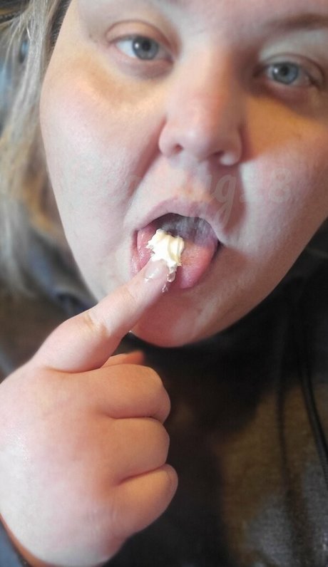 peachyg28 pornstar free pic