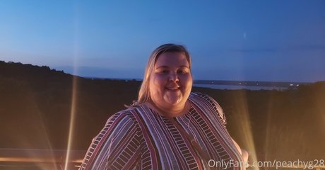 peachyg28 high quality model picture