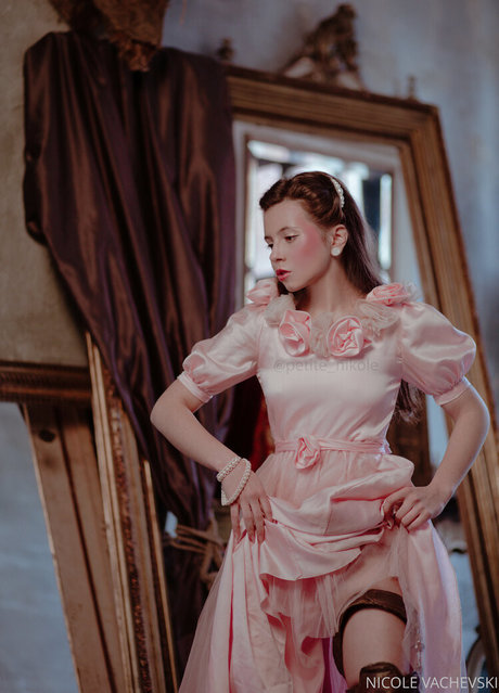 petitenikole star hot photo