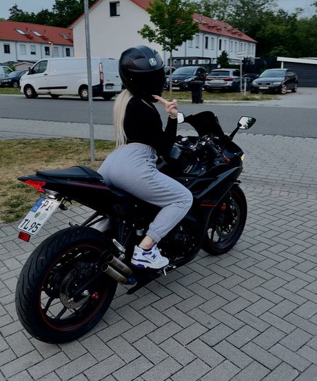 laeticia sophie perfect model image