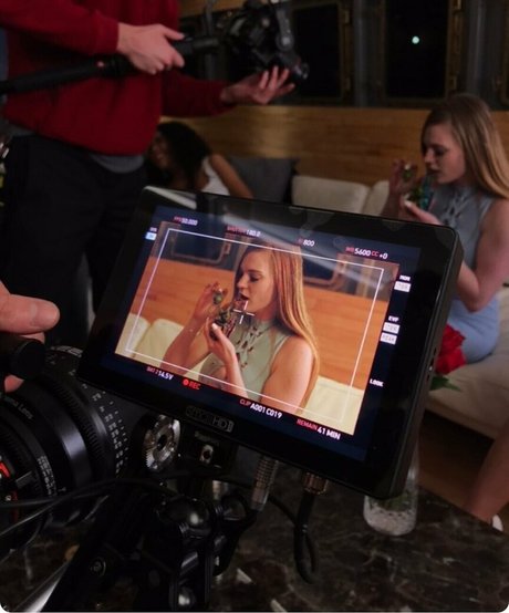 carlyraesummers pornstar erotic img