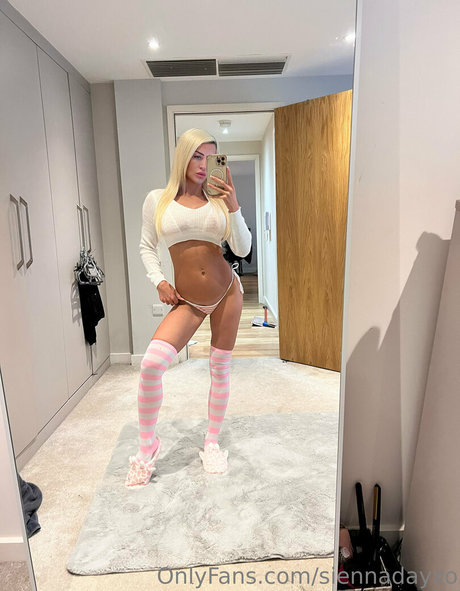 siennadayxo pornographic actress archive