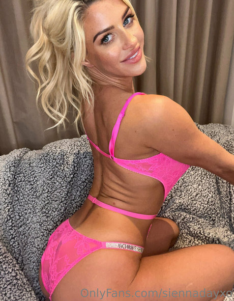 siennadayxo hot actress images