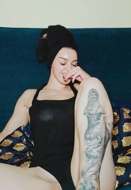 Olly Esse erotic star pic