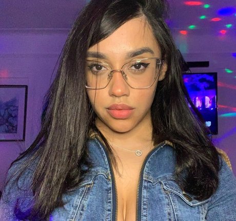 itsqueennovaa model nude photos