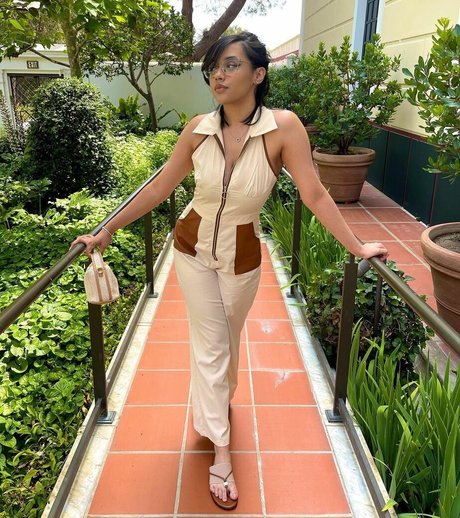 itsqueennovaa sexy model pic