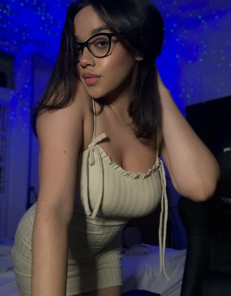 itsqueennovaa free model photo