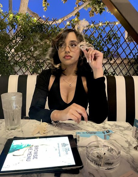 itsqueennovaa pornstar top image