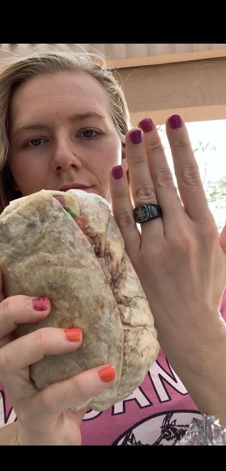 blondefeedee naked star photos