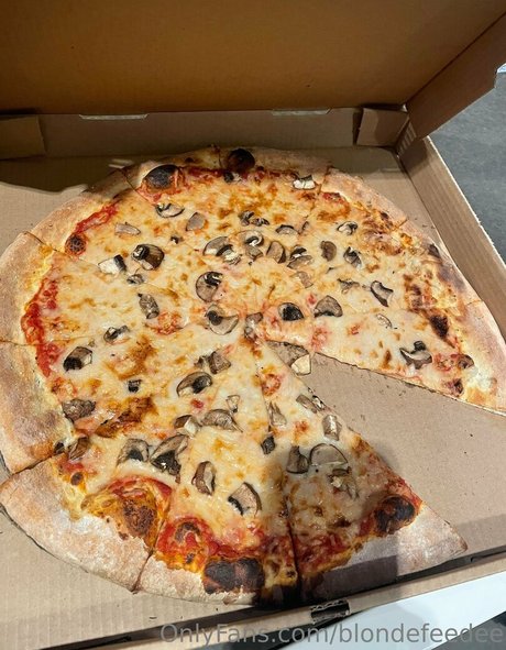 blondefeedee perfect actress picture