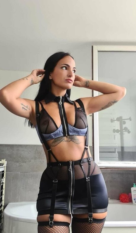 claudiabavel gold hot pornstar pictures