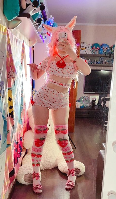 Saya Scarlet perfect actress photos