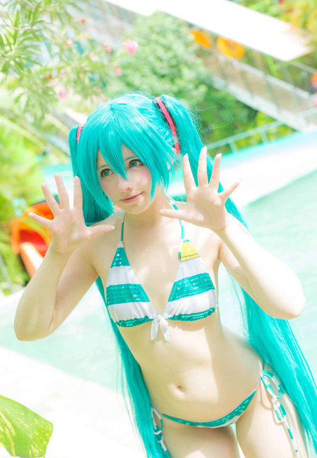 Saya Scarlet actress picture