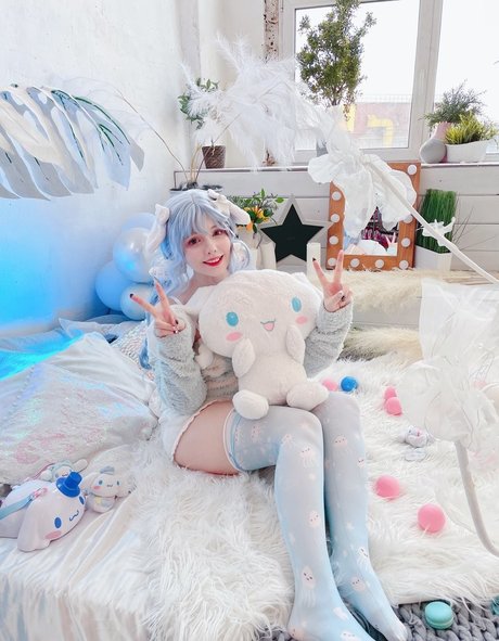 Saya Scarlet beautiful model picture