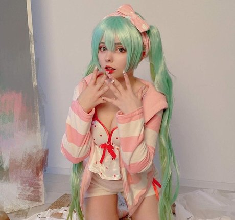 Saya Scarlet actress pic