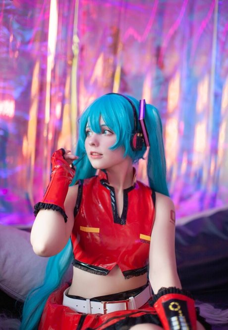 Saya Scarlet naked pornstar image