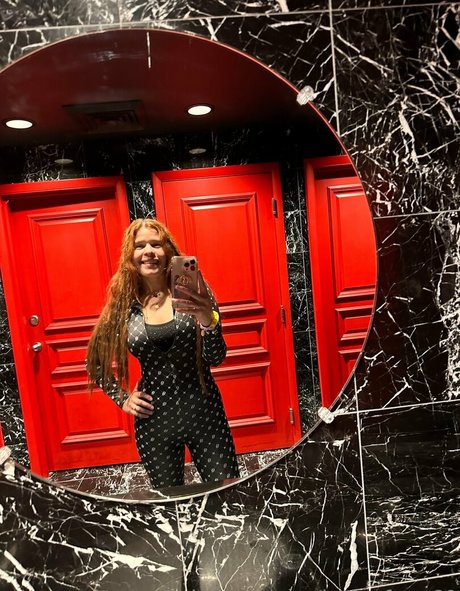 latinafoxy69 model high quality photo