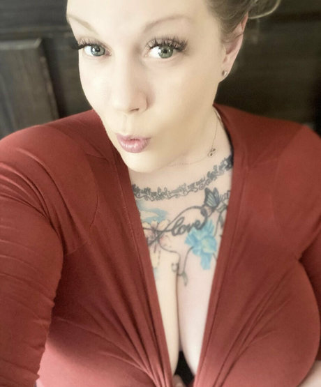 therealvixenval model images