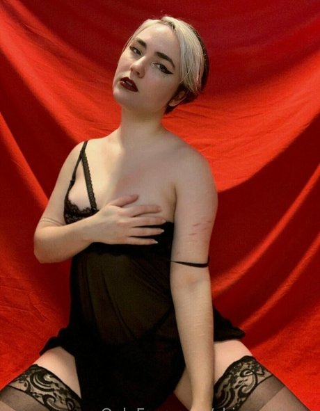 archstarweaver erotic model pics