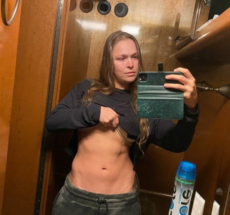 Ronda Rousey star exclusive pics