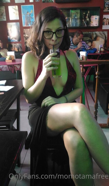 momotamafree star hot pictures