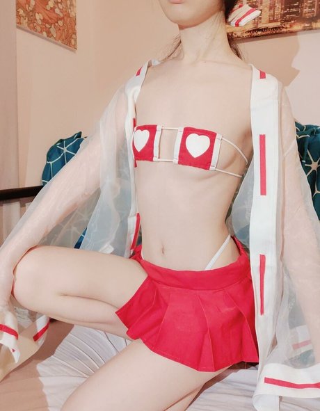 Petitesaki hd pornstar picture