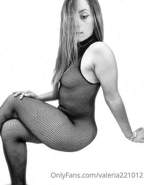 valeria221012 model hot pic