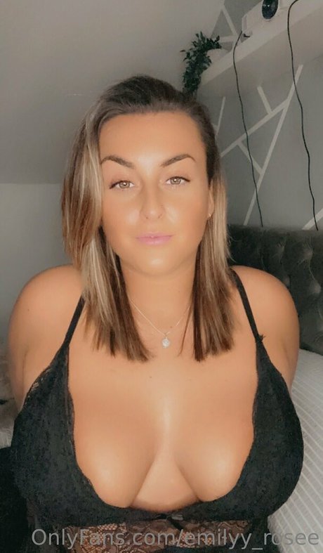 emilyy rosee nice pornstar pic