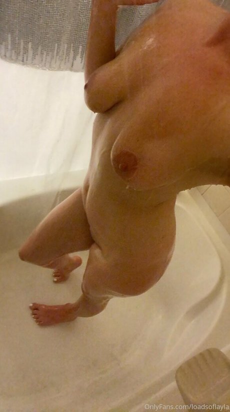 LoadsofLayla model sexy img