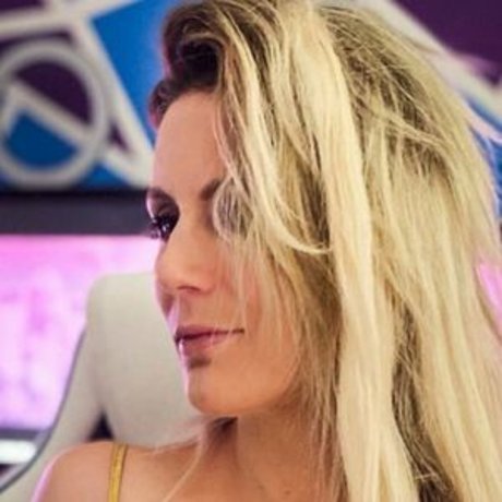 Theleaway sexy star pic