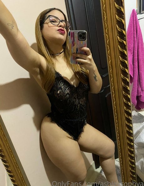 ashleysophya pretty pornstar img