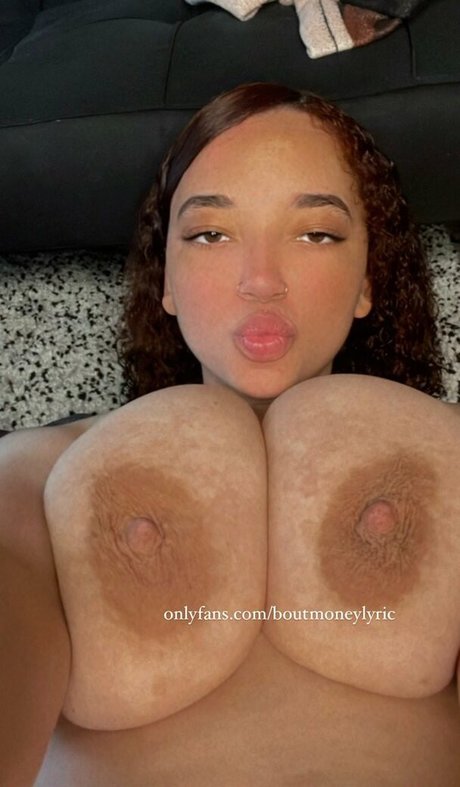 Bigglyric erotic pornstar gallery