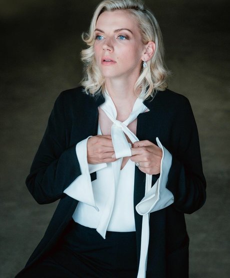 Kara Killmer beautiful actress galleries