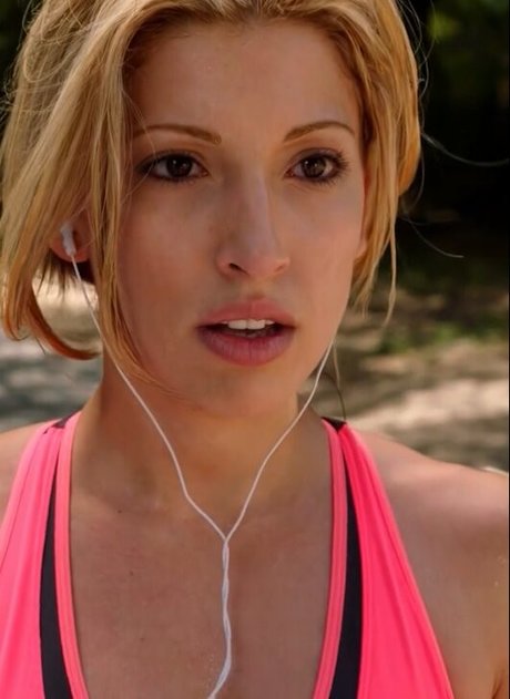 Tania Raymonde hot actress img