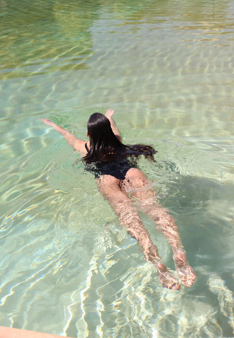 Ella Mendelsohn sexy actress pics