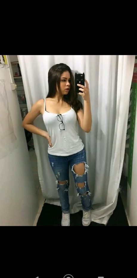 Karol Oliveira model pretty img